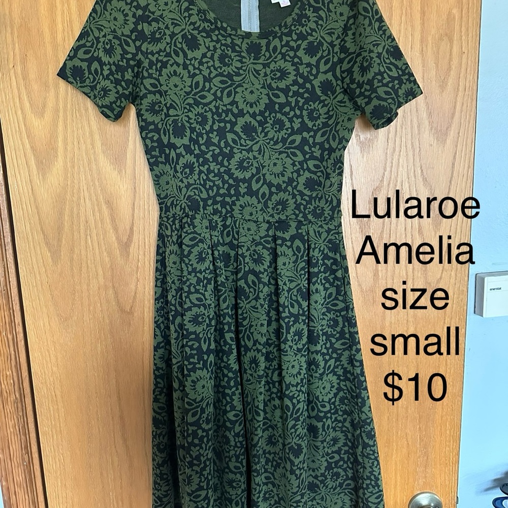 Lularoe Amelia Green Floral Dress size Small